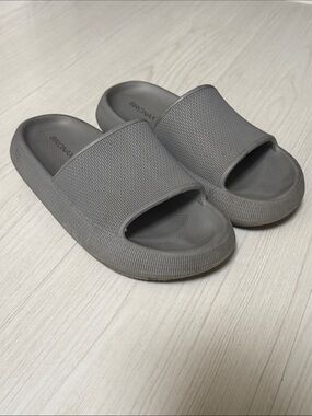BRONAX Gray Slide Sandals